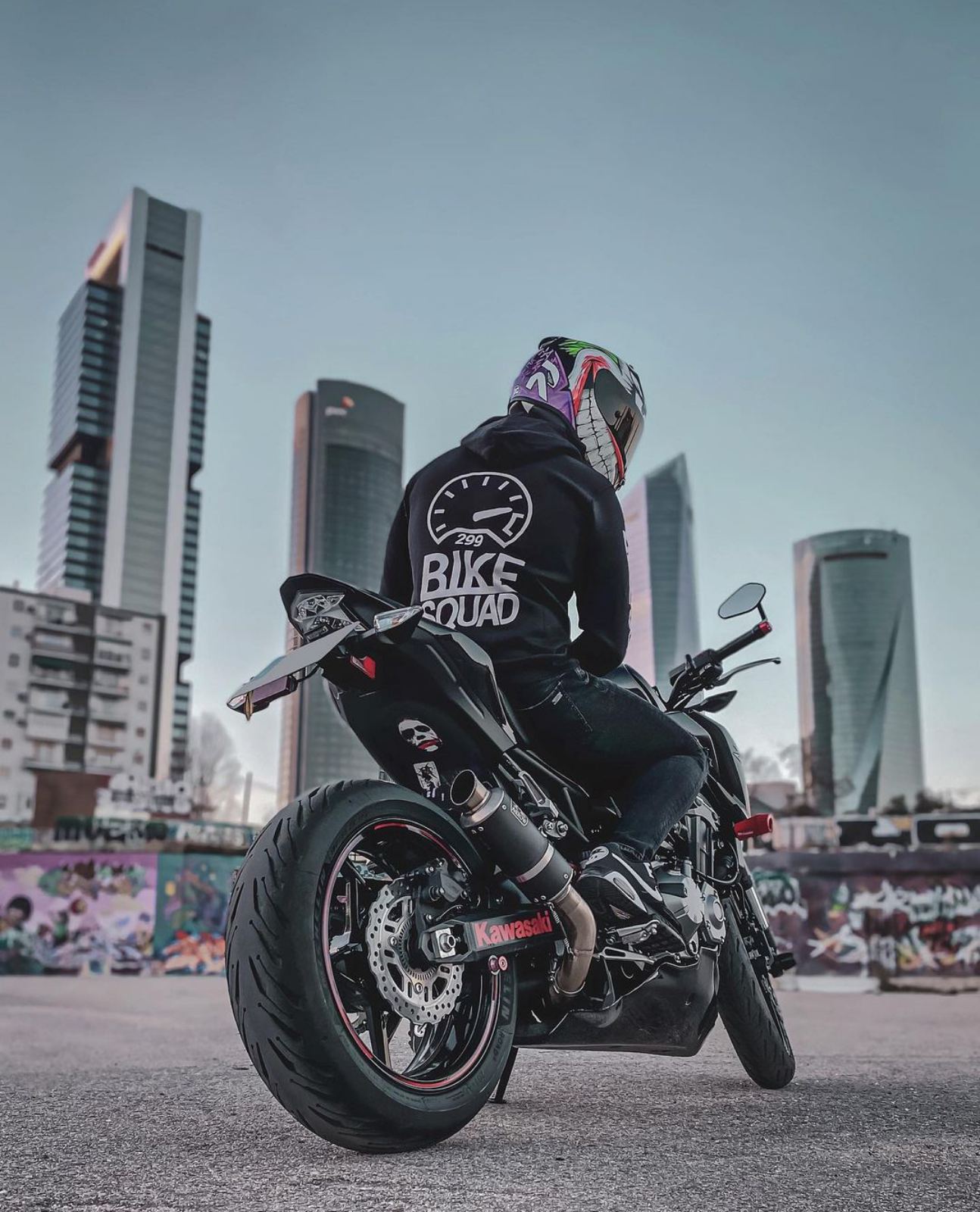 viber_изображение_2022-03-04_22-51-25-887 Bike Squad Суитчър - Image 1